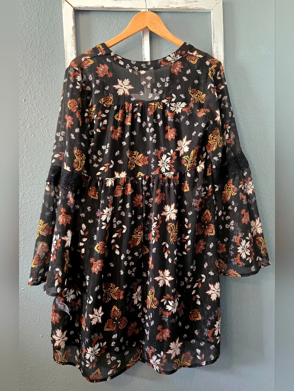 ✨️🌿Knox Rose Black Floral Boho Mini Dress with Gold Metallic Threading - Medium
